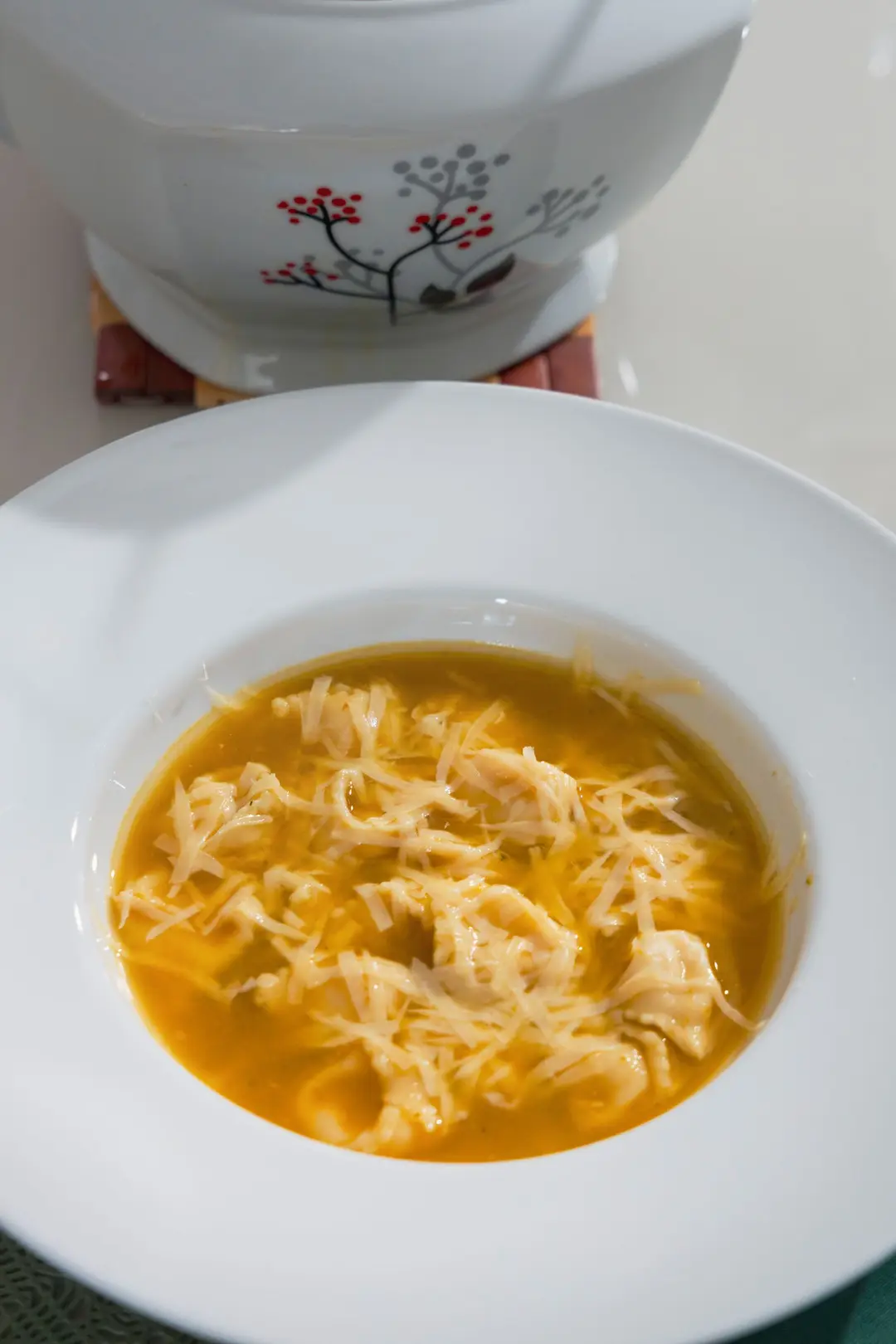 Brodo di Verdure — Caldo de legumes para cappelletti e sopas.