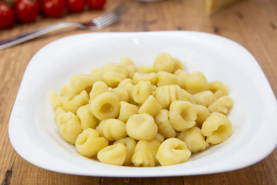 Gnocchi Ripieni — Recheado com muçarela de búfala e manjericão.