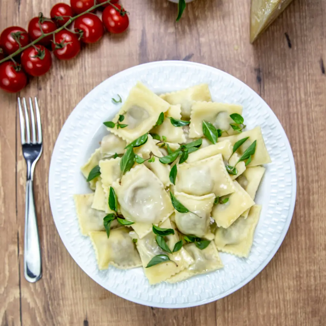 Ravioli di Brie, Noci e Albicocche — Brie, ricota, nozes e damasco.