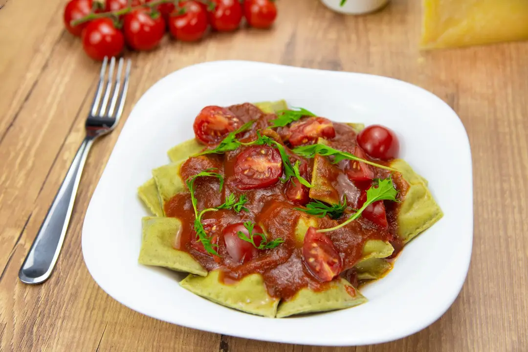 Ravioli Verde: Muçarela de búfala e manjericão.